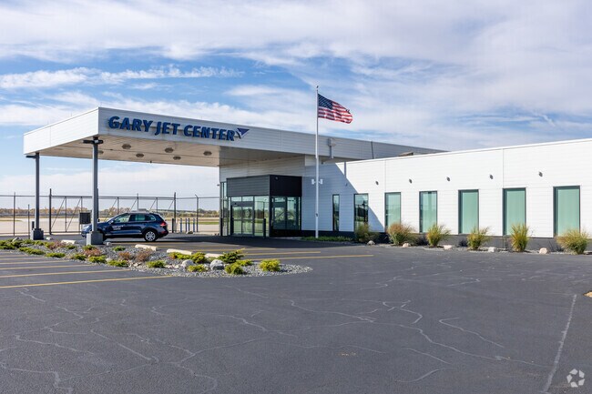 Gary International Airport is a few miles to the north of East Calumet.