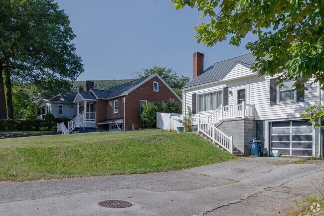 Semi-raised ranches are found in the community of the Juniata Gap neighborhood.