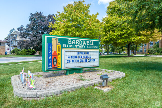 C.M. Bardwell Elementary School has a student-teacher ratio of 19 to 1.