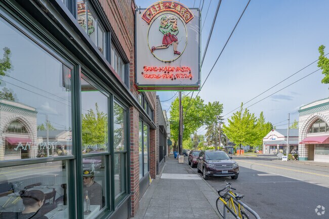 Head to Montlake's Cafe Lago for amazing pizza and Italian fare.