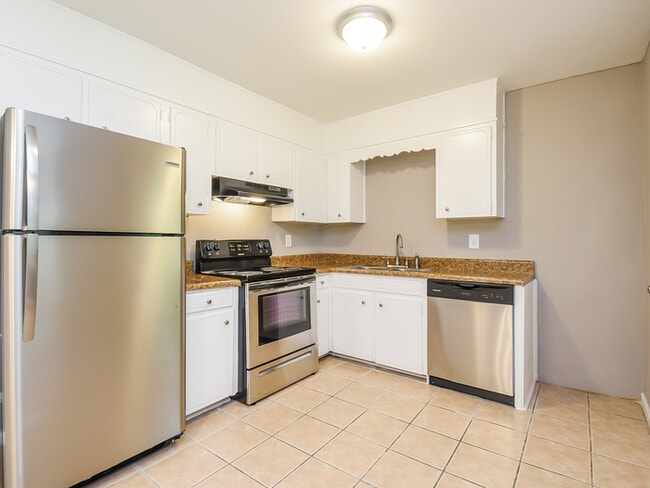 1344 4th Way NW, Center Point, AL 35215 - photo 2