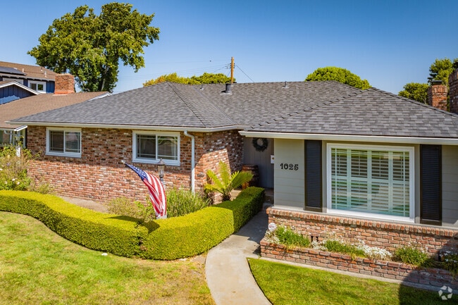 Brick ranchers can be found in Northridge, Salinas, CA.