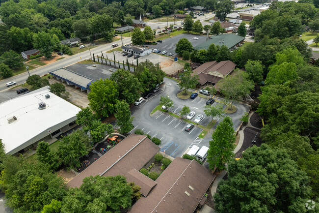 Students living in Mauldin can attend the Montessori School of Mauldin.