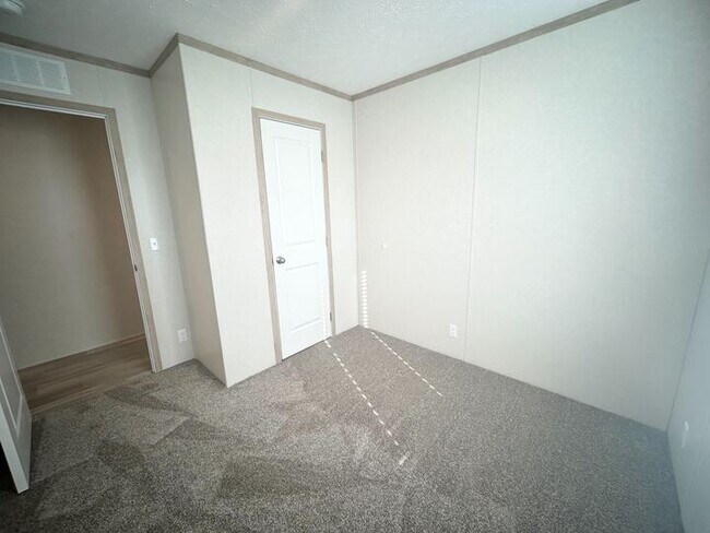 52792 S Zacharias Ct, Chesterfield, MI 48051 - photo 6