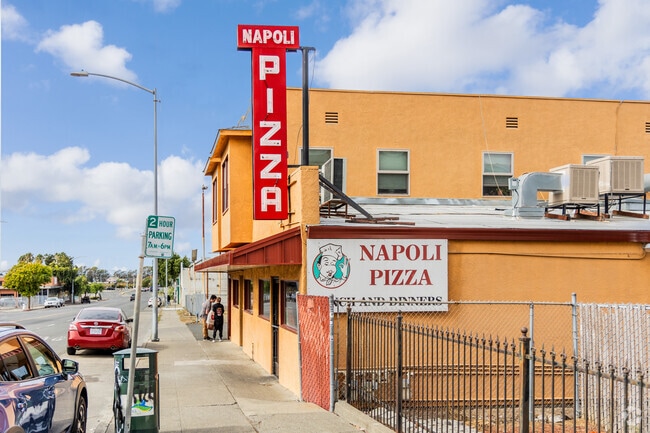 Napoli Pizza serves the most delicious Italian food in St Vincent's Hill.