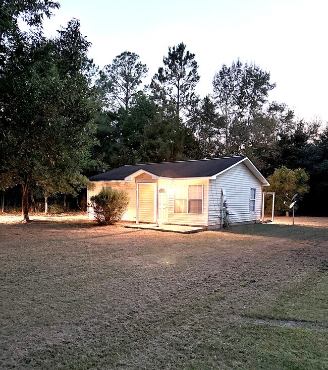 10009 Flintridge Dr, Moss Point, MS 39562
