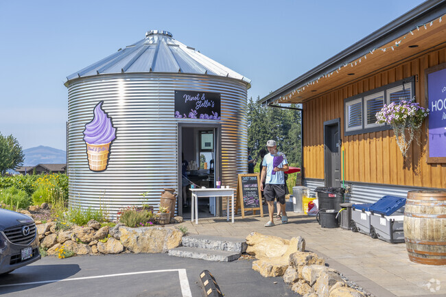 The Lavender farm has ice cream available for guests.