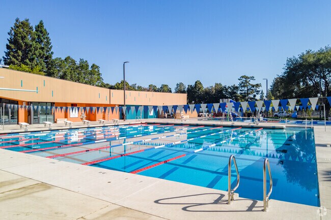 Mountain View West residents can head to the Rengstorff Park Pool during the summer months.