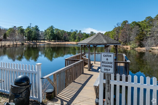 The Crestwood Village area is also near outdoor spaces for fishing and boating activities.