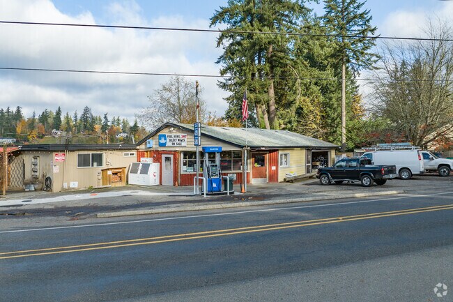 Island View Market and Pub serves as a gas station, convenience store, and restaurant.