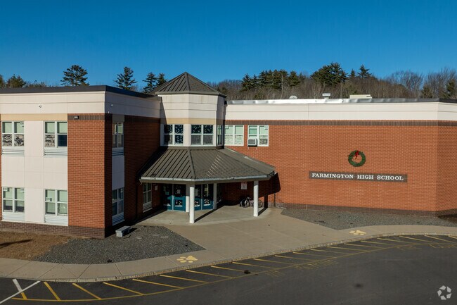 Farmington Senior High School is a public school in Strafford County.