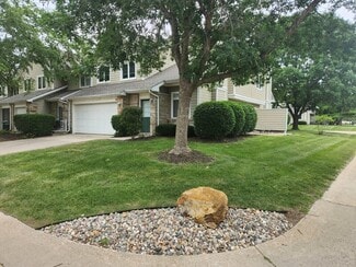 811 Burr Oaks Dr, West Des Moines, IA 50266