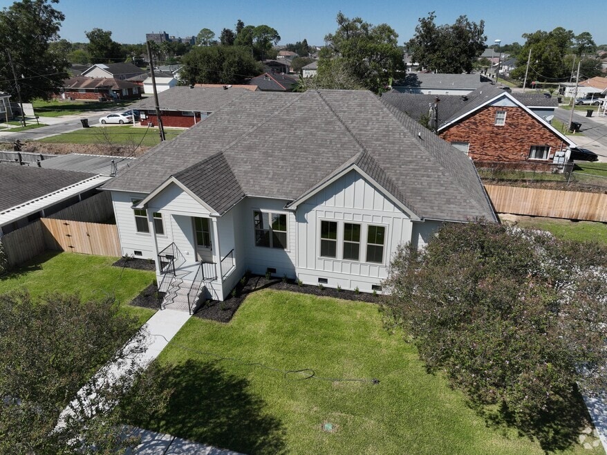 2204 Congressman Hebert Dr, Chalmette, LA 70043 - photo 2