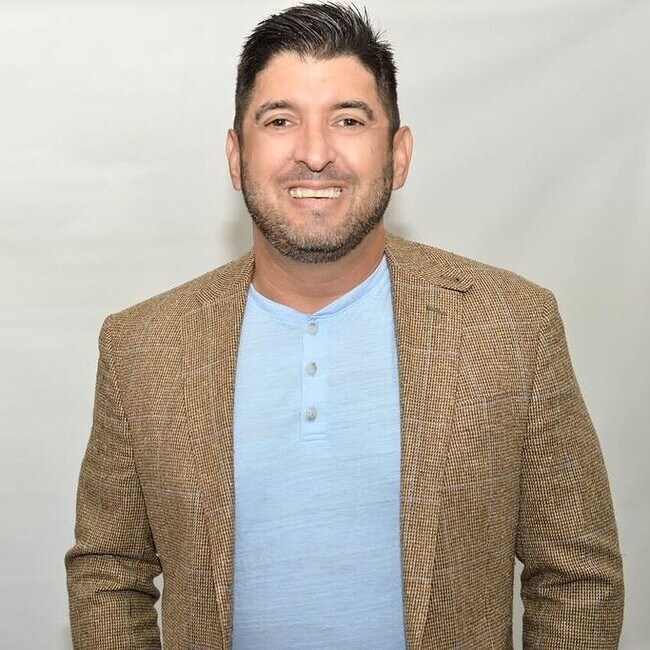 Agent Photo