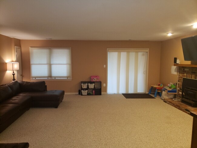 7713 Bristol Square Ct, Springfield, VA 22153 - photo 4