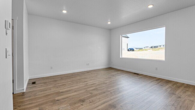 209 E Levengrove Dr, Lehi, UT 84048 - photo 5