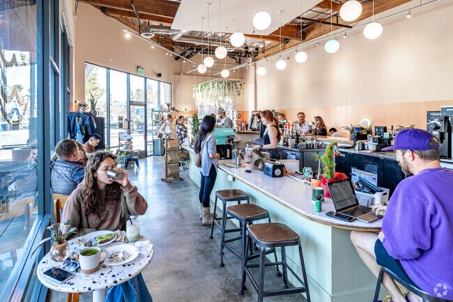 Plaza De La Paz Shopping Center in Laguna Niguel City has popular High Tide Coffee Shop.