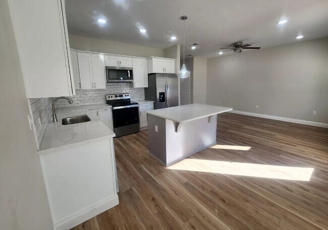 537 N 20th St unit 31, Defuniak Springs, FL 32433 - photo 5