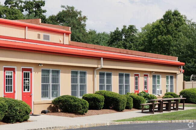 Apple Montessori School in Wayne has modern facilities.