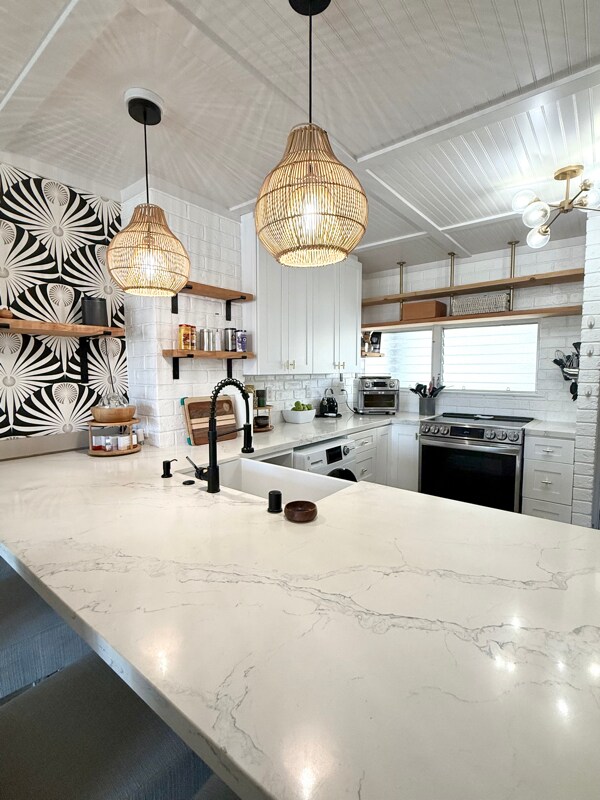 Ala Wai Town House unit 904, Honolulu, HI 96815 - photo 1