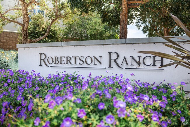 Discover lush landscaping and a variety of activities in Robertson Ranch.