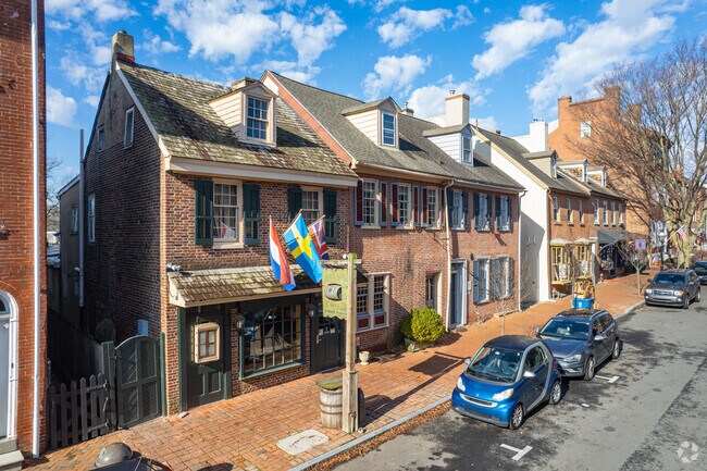 New Castle offers a variety of local retail and dining options.