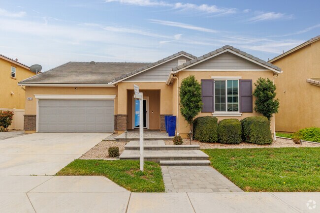 Rainbow Ridge has many ranch style homes with classic style.