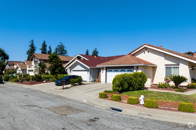 Lower Bal is an attractive place to live for those seeking a residential lifestyle.