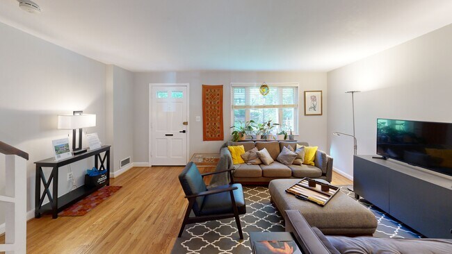 9830 Hollow Glen Place unit 2562, Silver Spring, MD 20910 - photo 2