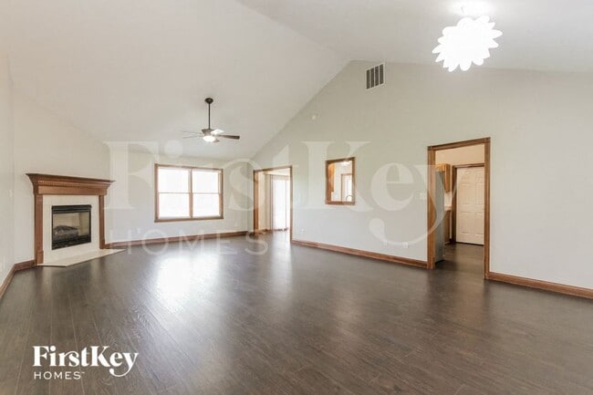 169 Meadows Ct, Pittsboro, IN 46167 - photo 2