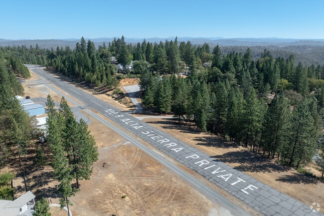 Scenic roads through pine forests lead to Alta Sierra’s private airport.
