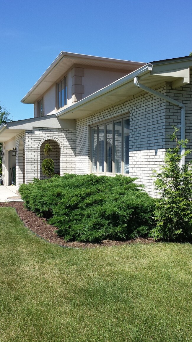 13145 Meadowlark Dr, Orland Park, IL 60462