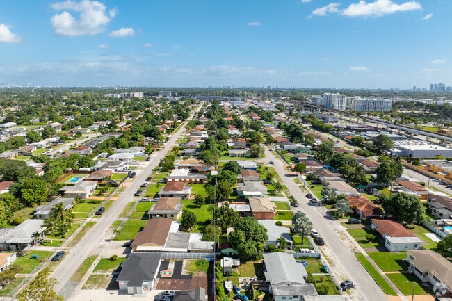 Long residential streets with mostly ranch-style homes line the West Little River neighborhood.