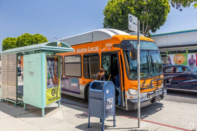 The 94 bus makes getting around Magnolia Park a breeze.