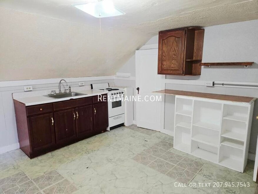 67 Cedar St unit 3, Bangor, ME 04401 - photo 1