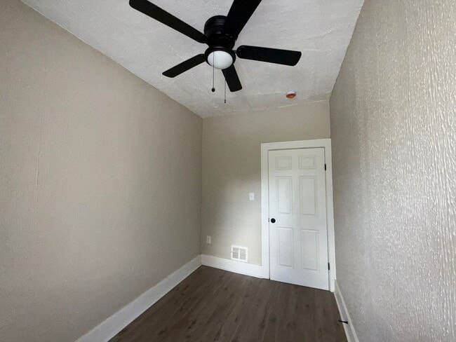 9142 Isham, Detroit, MI 48213 - photo 7