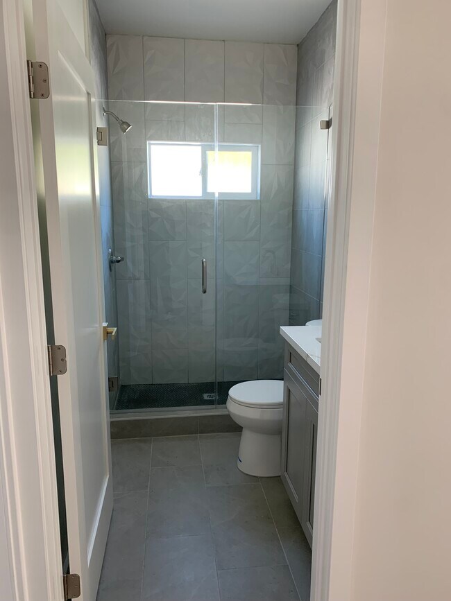 19507 Enadia Way, Reseda, CA 91335 - photo 6