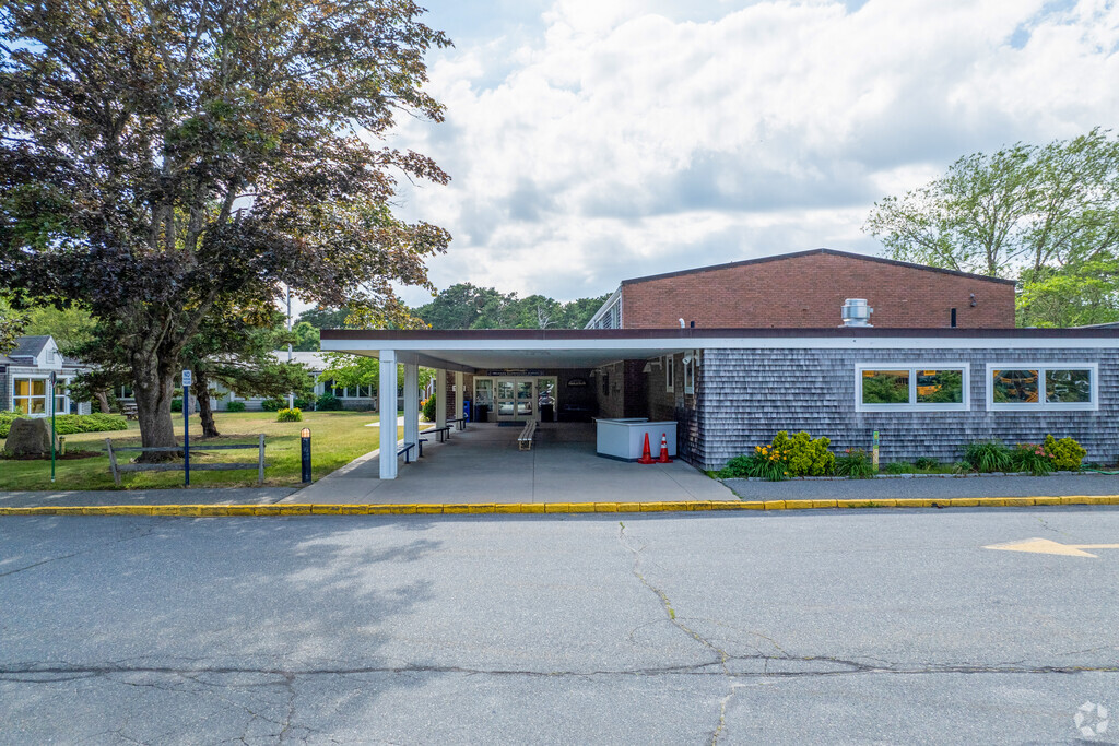 Orleans Elementary School serves students in grades Kindergarten through 5th grade.