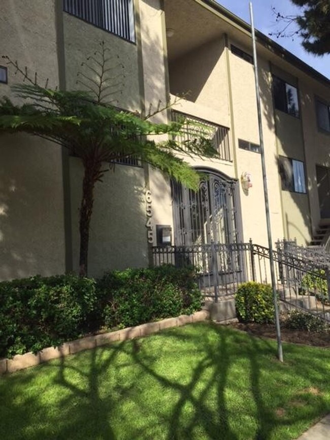 6545 Hazeltine Ave, Van Nuys, CA 91401