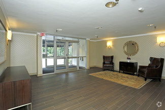 10 Landing Ln, New Brunswick, NJ 08901