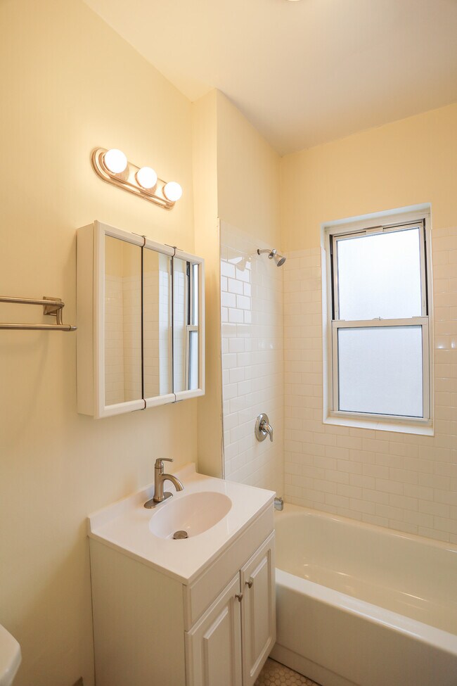 5011 N Damen Ave unit 9, Chicago, IL 60625 - photo 4