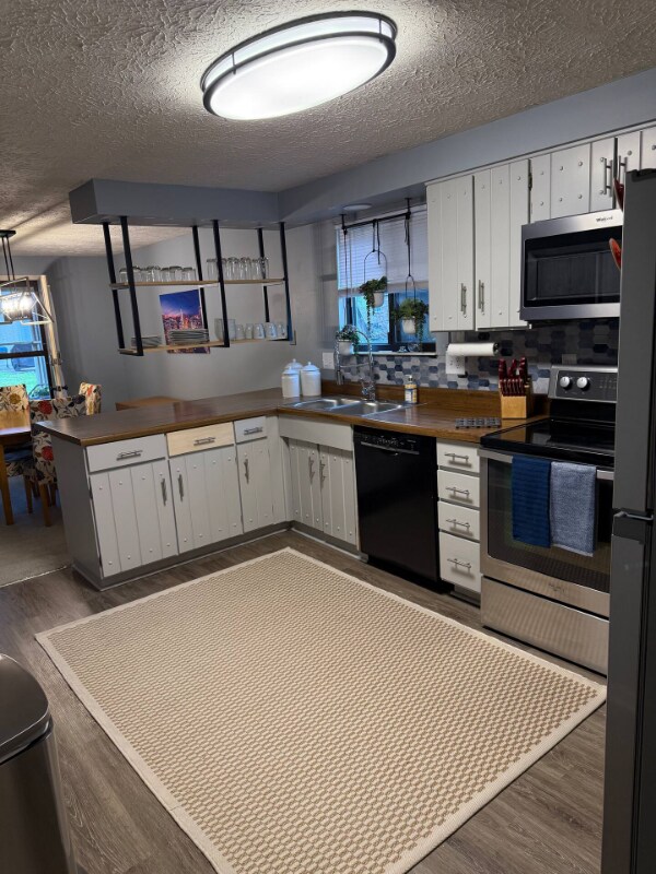 8056 Pebble Creek Ct, Indianapolis, IN 46268 - photo 4