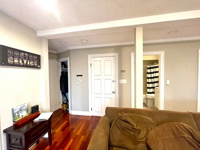 139 L St unit 2, Boston, MA 02127 - photo 6