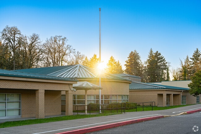 Deer Creek Elementary School near King City earns a B-plus rating from Niche.