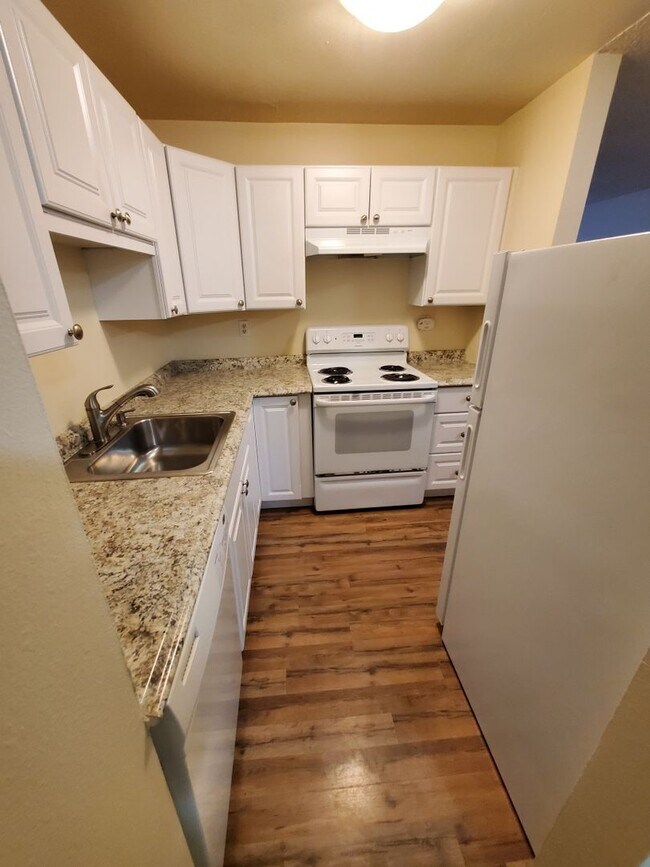 Bayview Apartments | Bright Units with Easy Transit Options, Seattle, WA 98144 - photo 4