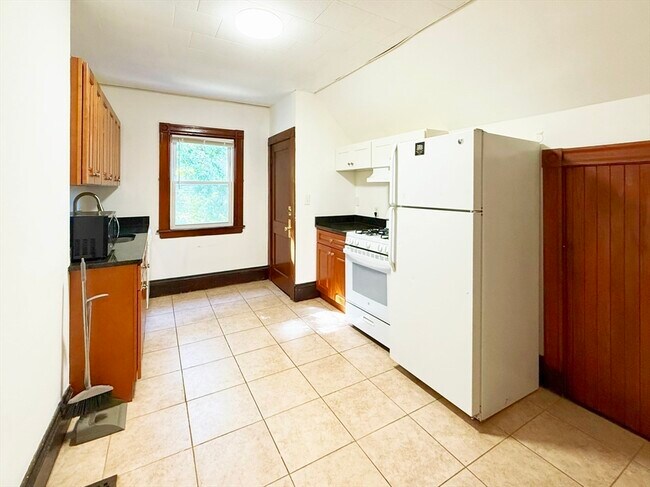 594 Cambridge St unit 1, Allston, MA 02134 - photo 3