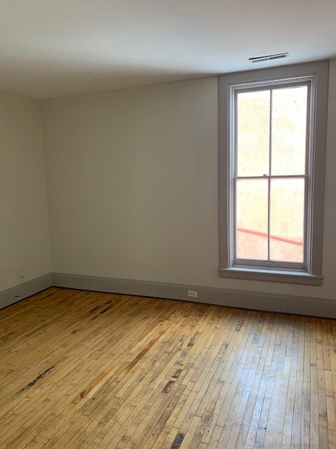 10 1/2 N Sandusky St unit 2nd Floor, Delaware, OH 43015 - photo 6