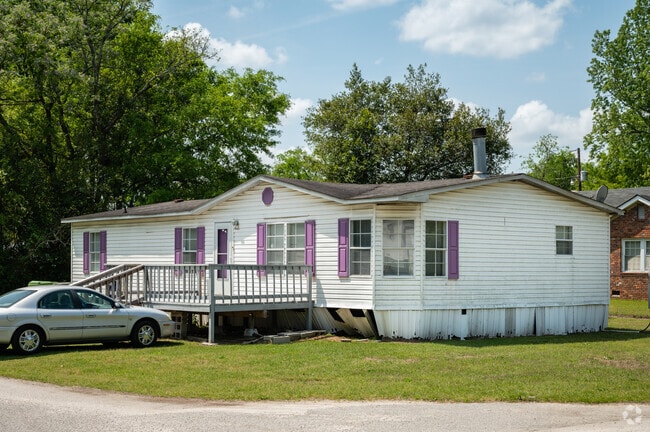 Mobile homes in Arthurtown offer practical living with spacious layouts.