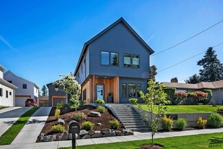 2038 NE Morgan St A, Portland, OR 97211