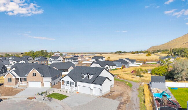 8674 N Haloran Ct, Lake Point, UT 84074 - photo 6